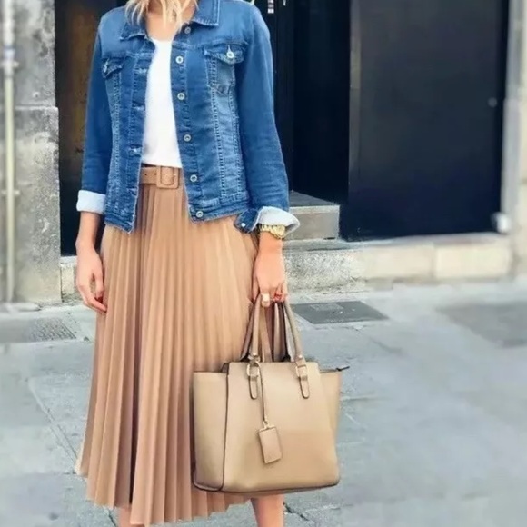 ❌SOLD❌🐫 Belted Pleated 🐪 Camel Midi Skirt - Picture 7 of 8